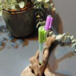 Porte stylo en bois flotté pour accueillir deux stylos vue face