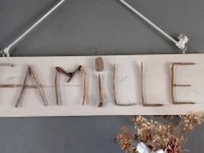 Pancarte grande dimension 80 centimètres en bois avec lettre en bois et inscription Famille